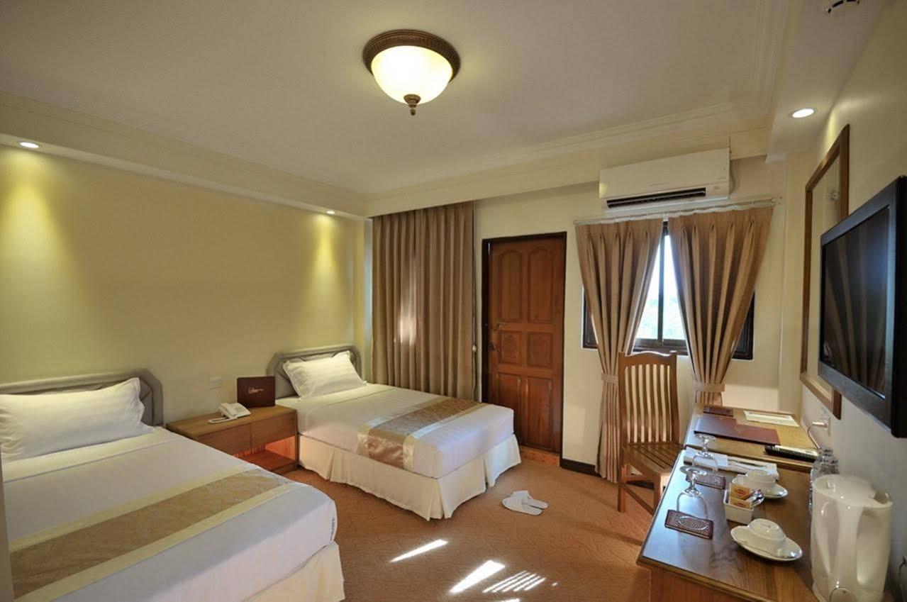 Royal Golden View Hotel Γιανγκόν Εξωτερικό φωτογραφία