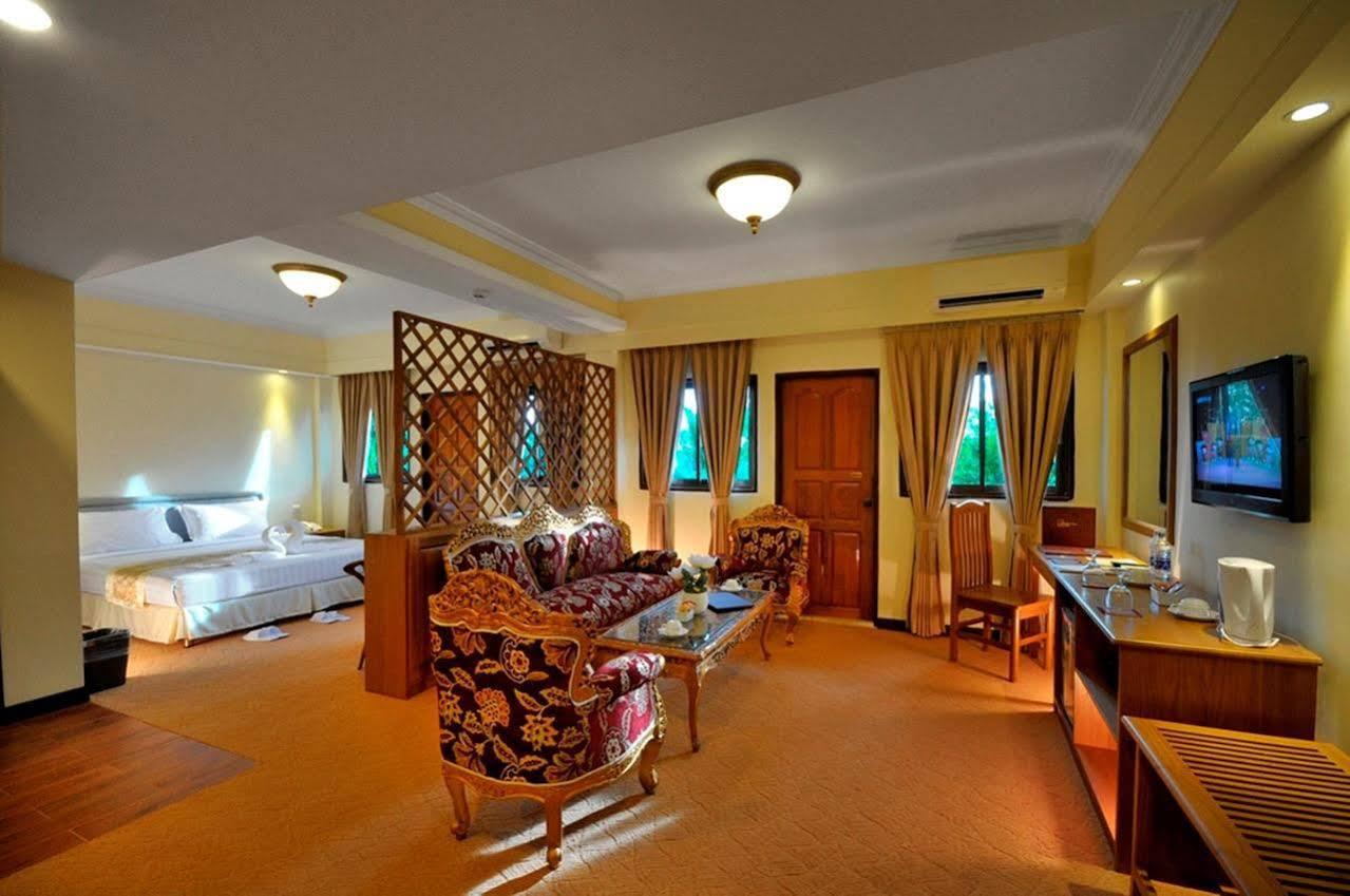 Royal Golden View Hotel Γιανγκόν Εξωτερικό φωτογραφία